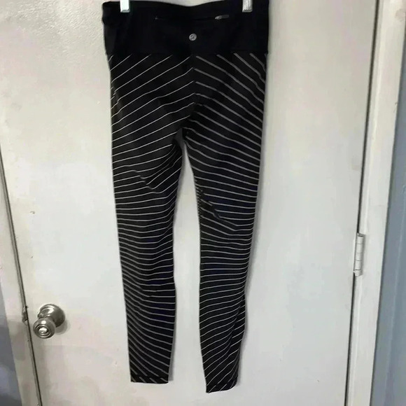 Lululemon speed wonder under tights reflective 28” high beam - Picture 9 of 11